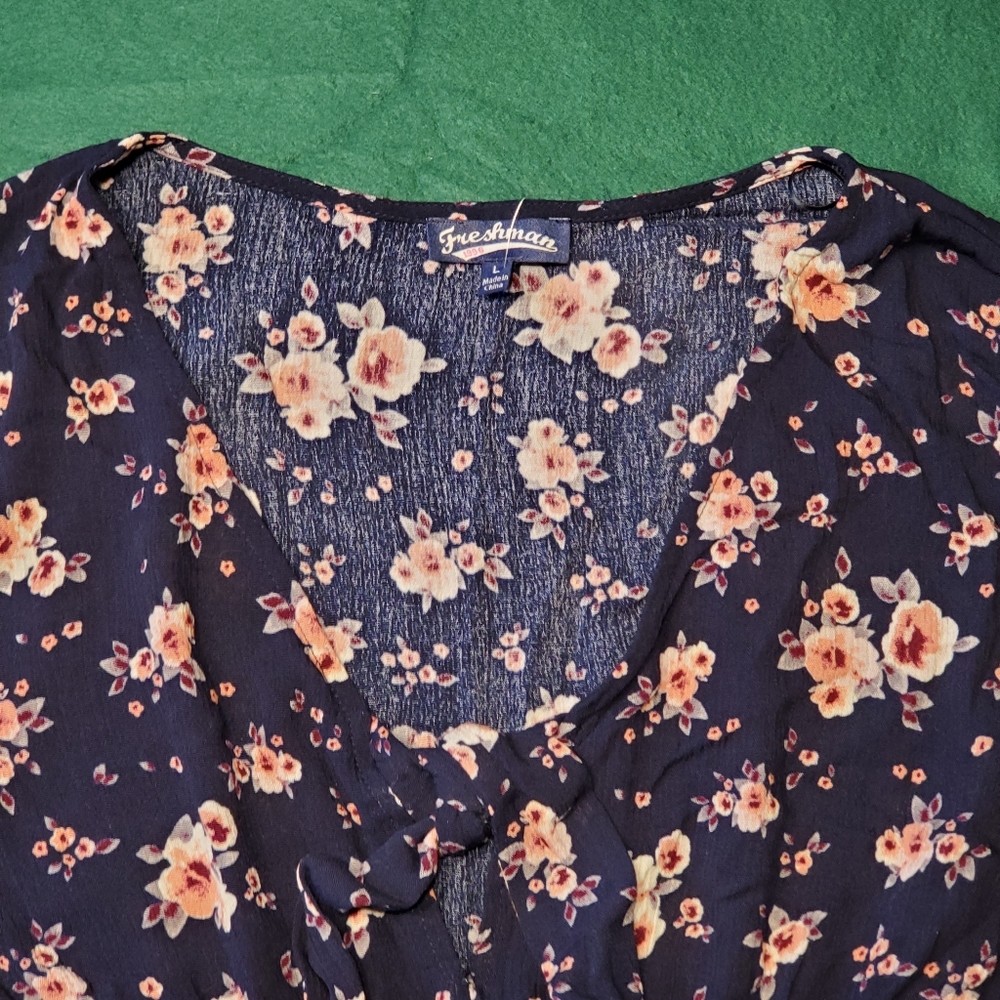 Freshman floral top - Picture 3 of 15
